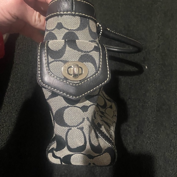 Small Coach purse - Picture 3 of 9